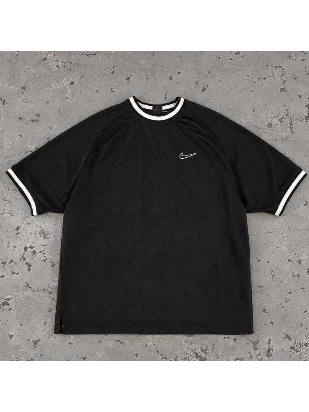 Beautiful vintage Y2K Nike jersey shirt.